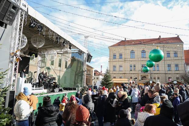 Osijek: Dječji doček Nove godine na Trgu Svetog Trojstva