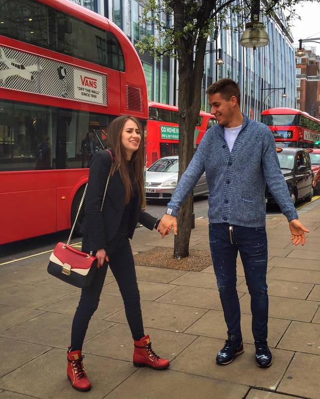 FOTO 'Vatreni' nosi njenu fotku na svakoj utakmici. Prohodali su kao tinejdžeri i isti dan slave