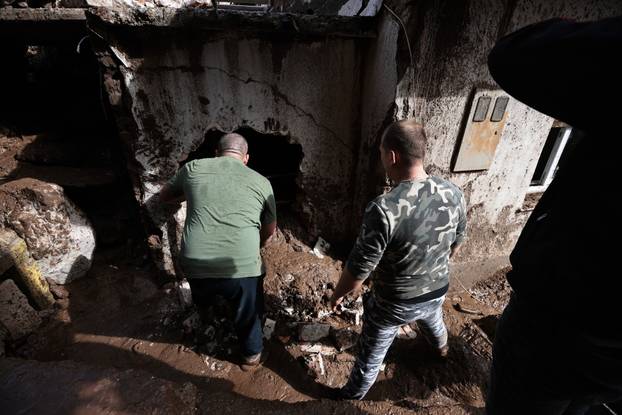 Jablanica: Ispod ruševina kuća traje potraga za žrtvama 