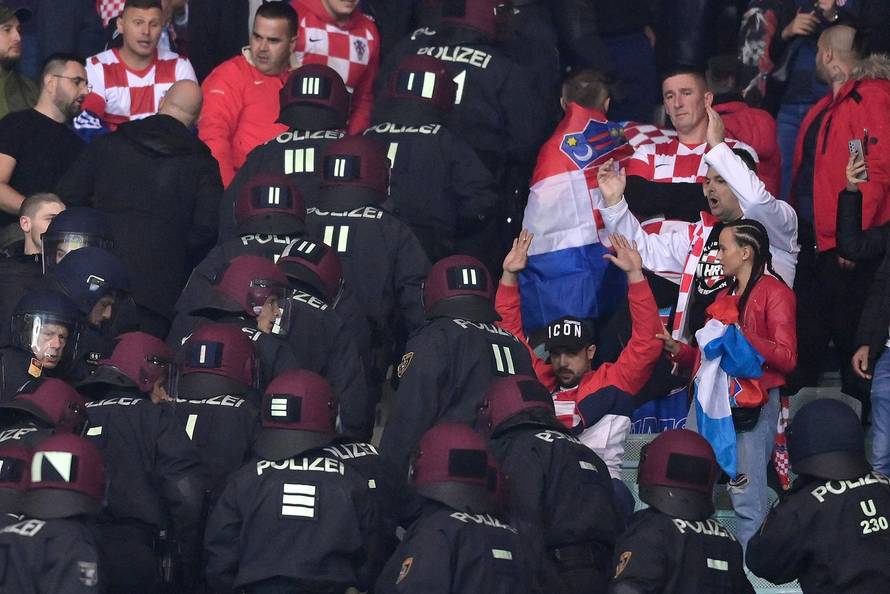 Policija intervenirala na tribini s hrvatskim navijačima