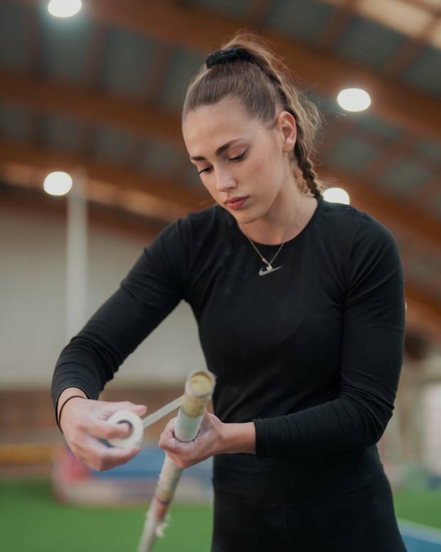 FOTO Španjolka koja dominira s motkom golica maštu pratitelja: 'Nije mi cilj samo skočiti visoko'
