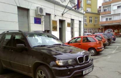 Vukovarci bacali jaja na automobil Rade Leskovca