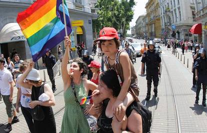 Slovenski gay parovi ubrzo će moći i posvajati djecu?