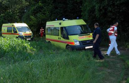 Hitna 'spašavala' Hitnu: Prva zapela u blatu, druga preuzela