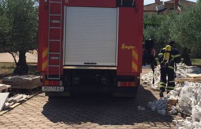 Požar u Vrbovskom: Izgorio je krov kuće, šteta 250.000 kn