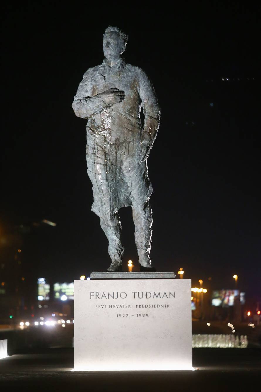 Zagreb: Nepoznati poÄinitelj bacio jaja na spomenik Franji TuÄmanu