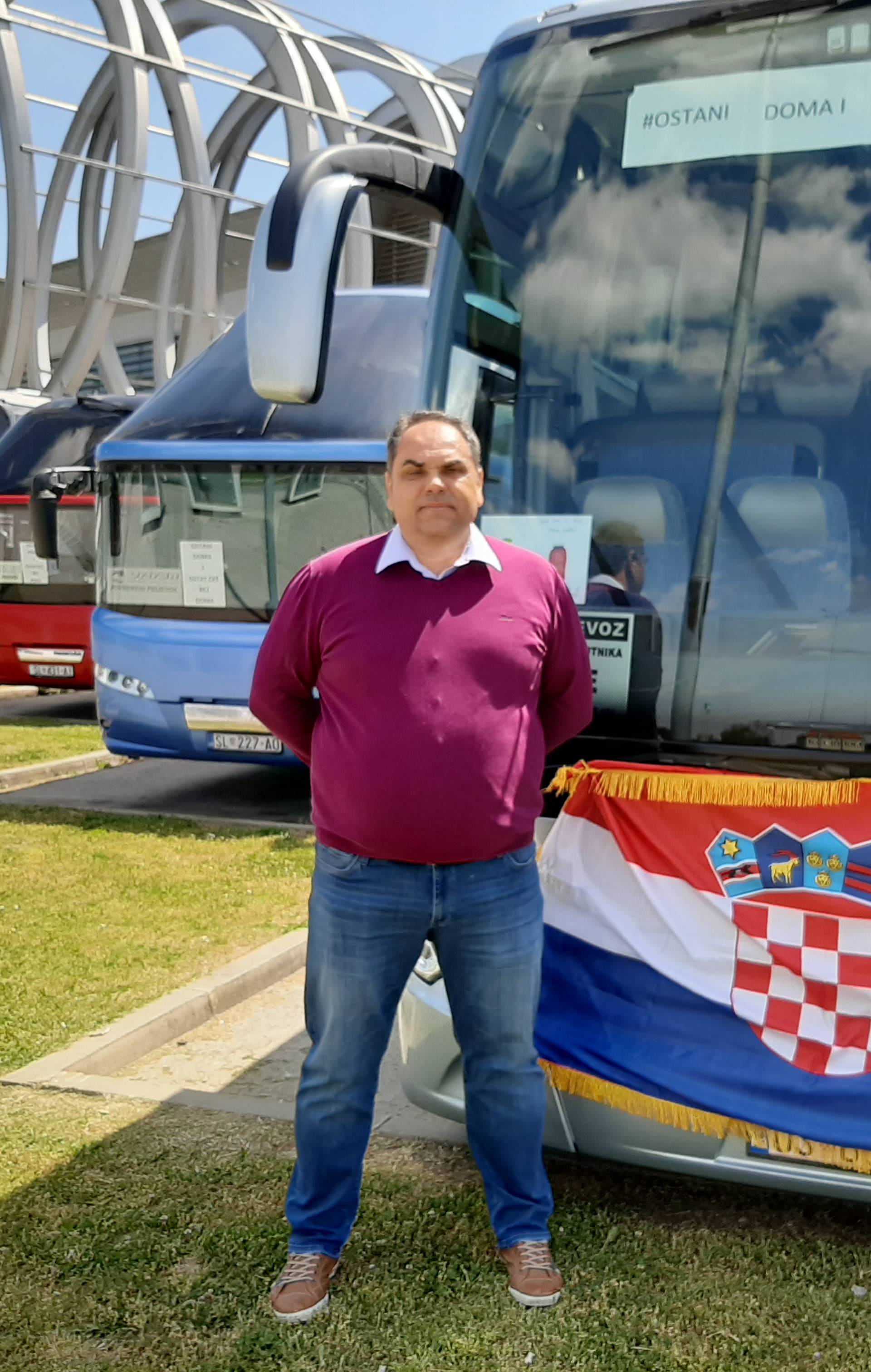 Mirni prosvjed s 300 autobusa: Problemi su lizing i krediti...