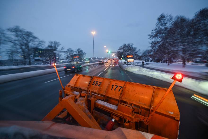 Zimska slu&zcaron;ba: 'Otkad je prestao padati snijeg, lak&scaron;e je odr&zcaron;avati ceste. Pripravni smo'