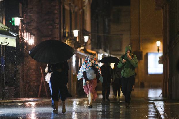 Zadar: KiÅ¡a u gradu neprestano pada od popodnevnih sati