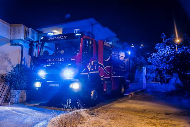 Solin Tjekom noći izbio požar u Ninčevićima nedaleko od Solina