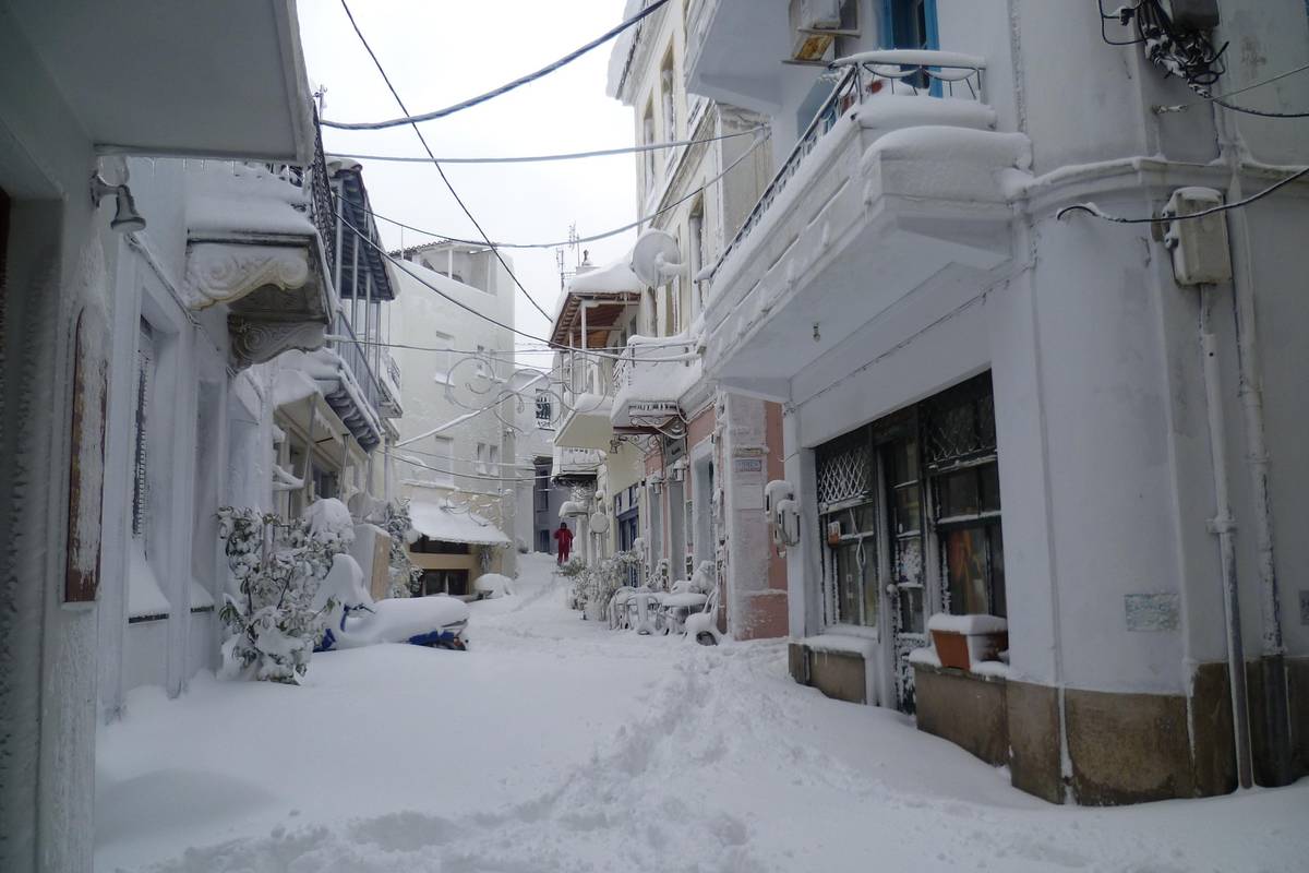 Grčka u nekim dijelovima zbog snijega morala zatvoriti škole