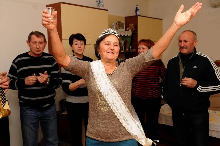 'Policajko, daj tom dečku mira, ljubit će te taj što berdu svira'