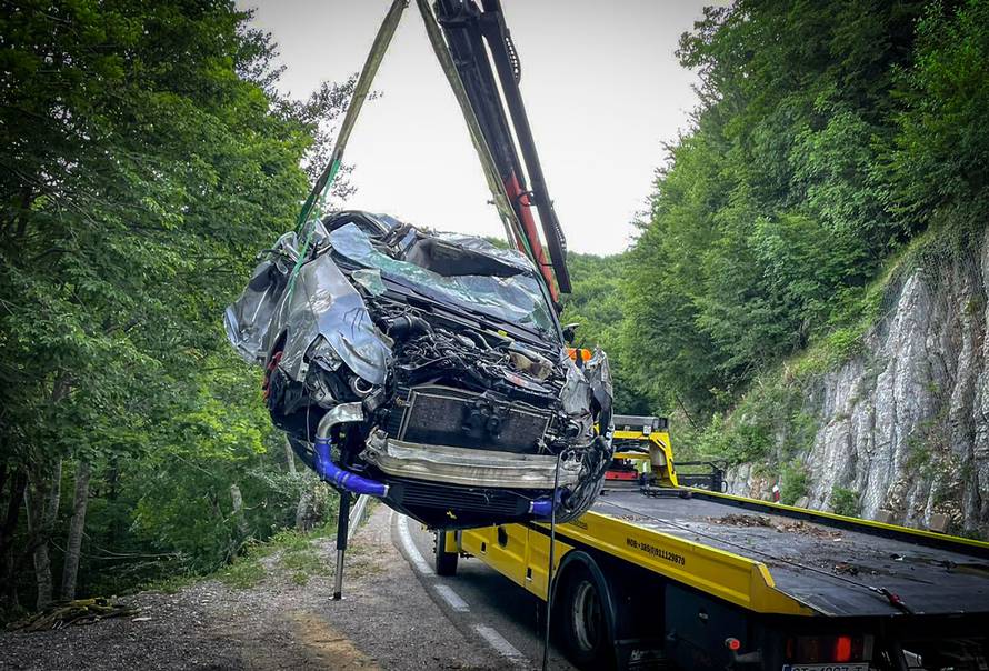 Detalji nesreće na Velebitu: Automobil sletio u provaliju, poginula suvozačica (27)