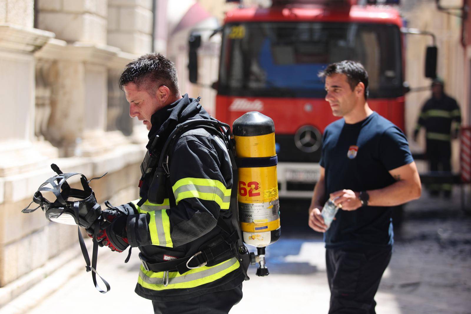 Izbio je požar u stanu u centru Zadra, stanari su evakuirani