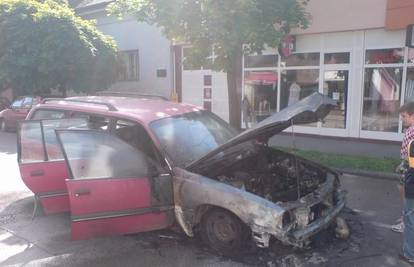 Slavonski Brod: Zapalio se Opel, šteta oko 6000 kuna