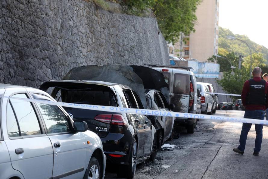 U Rijeci sinoć gorjelo šest automobila, očevid je u tijeku