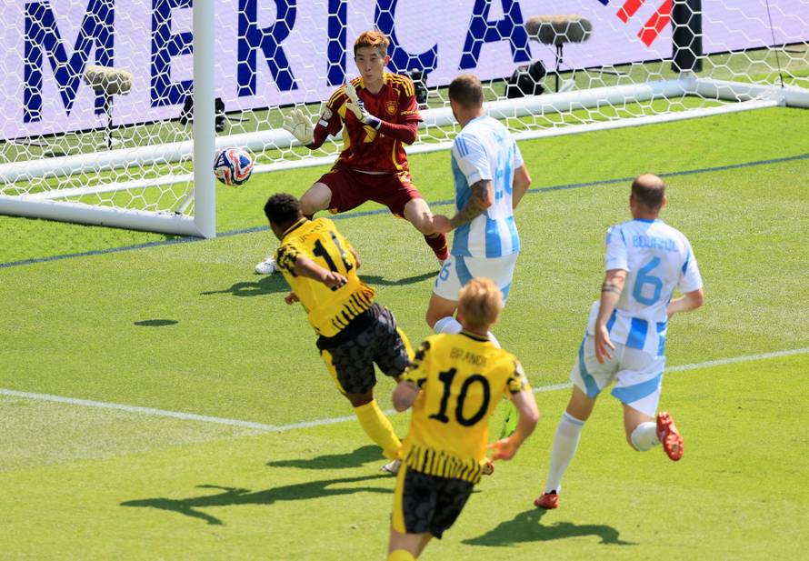 FIFA Club World Cup - Group F - Borussia Dortmund v Ulsan HD