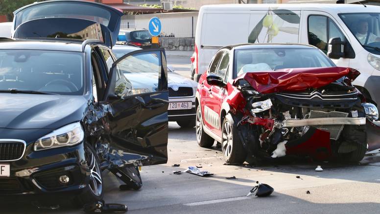 Policija traži svjedoke: Dvoje ozlijeđenih u sudaru u Splitu