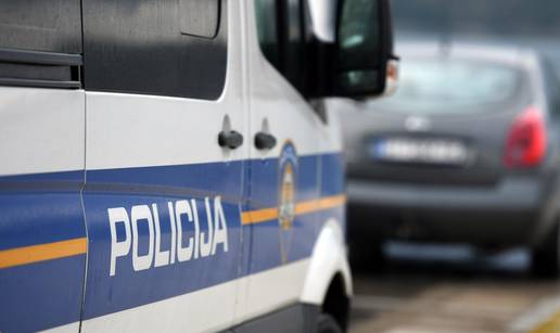 Užas kod Karlovca: Prebili su muškarca u kući, on pao niz stubište. Teško je ozlijeđen