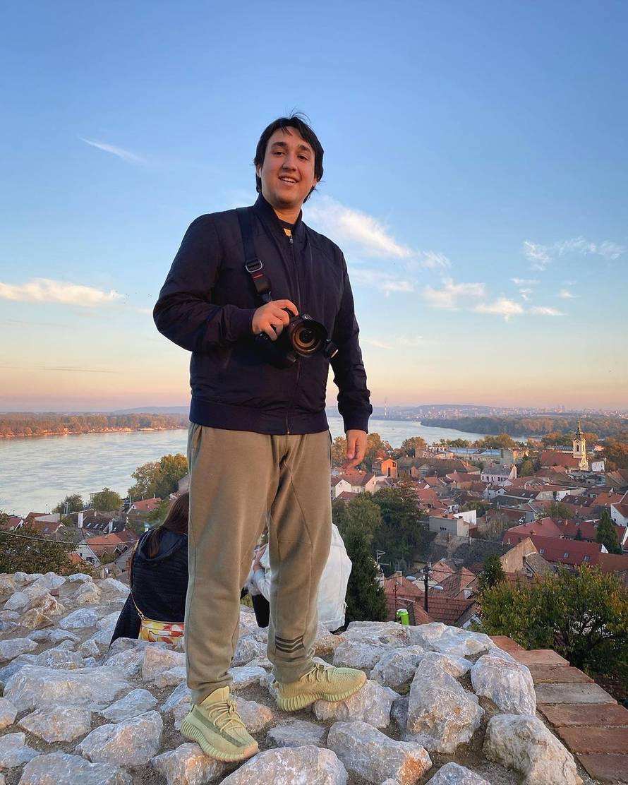 Balkanski YouTuber odrastao u bijedi: 'Na prozor smo morali zakucati deku jer je bilo hladno'