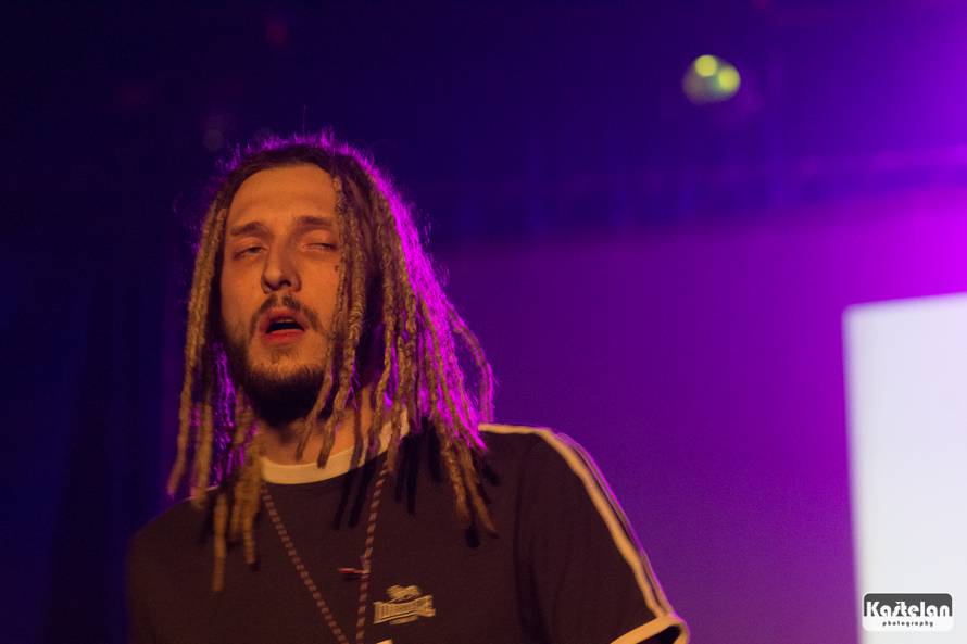 Vitasović je studenticu pozvao na stage pa su skupa zapjevali