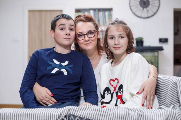 Zagreb: Autistični dječak Jan Balić sa mamom i sestrom