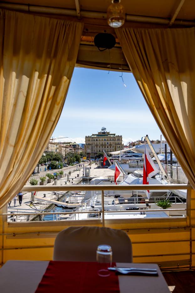 FOTO Zavirite u prvi brod-hotel u Hrvatskoj: Noćenje na ovom brodu u Rijeci ima posebnu čar