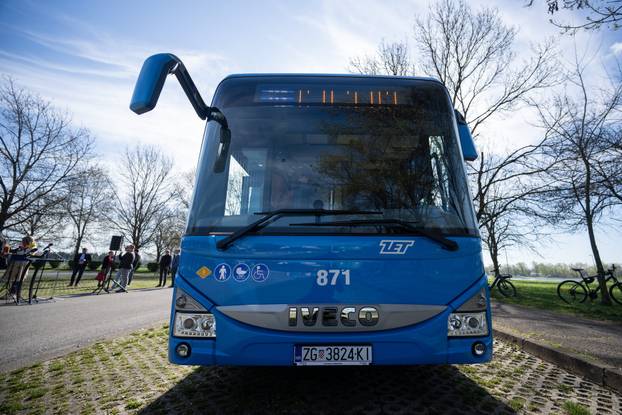 Zagreb: Tomislav Tomašević i suradnici predstavili prvi električni autobus namijenjen za javni prijevoz