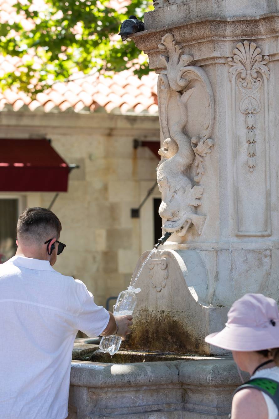 Visoke temperature i turističke gužve u Dubrovniku
