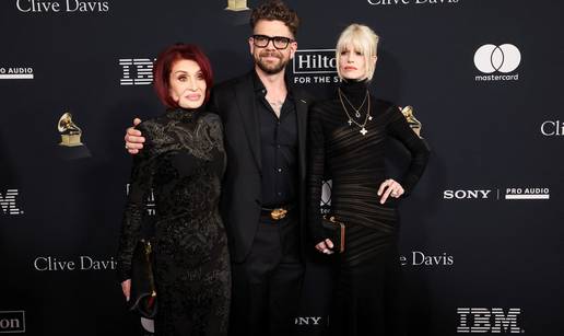 Pola godine od Ozzyjeve smrti: Kelly i Jack na crvenom tepihu pratili mamu Sharon Osbourne