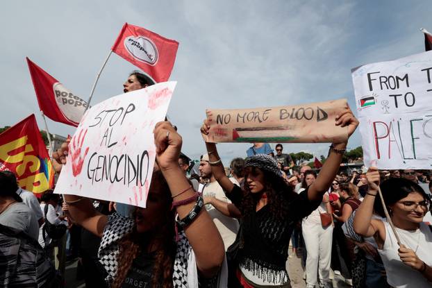 USB union holds nationwide strike, "Let's Block Everything," in solidarity with Gaza, in Rome
