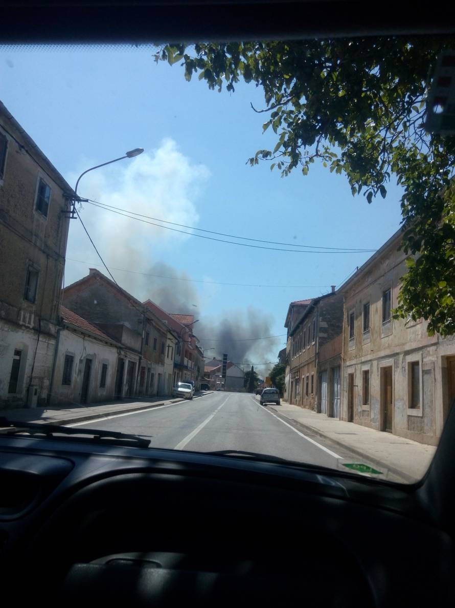 Planuo je požar kod Kistanja, prijeti nacionalnom parku