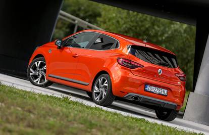 Clio je najpopularniji: Korona prepolovila prodaju automobila