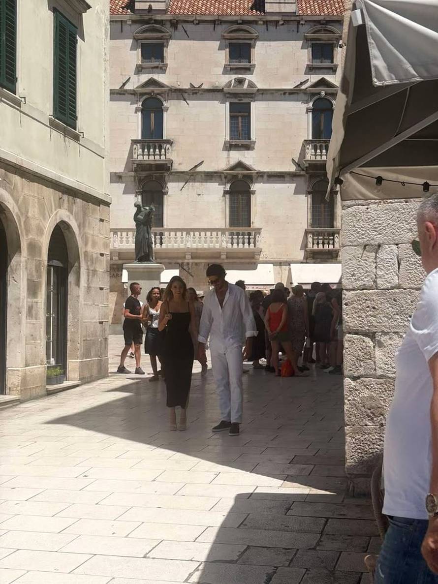 Nova ljubav? Šime nakon Maje u društvu atraktivne plavuše: 'Šetali su se i držali za ruke'