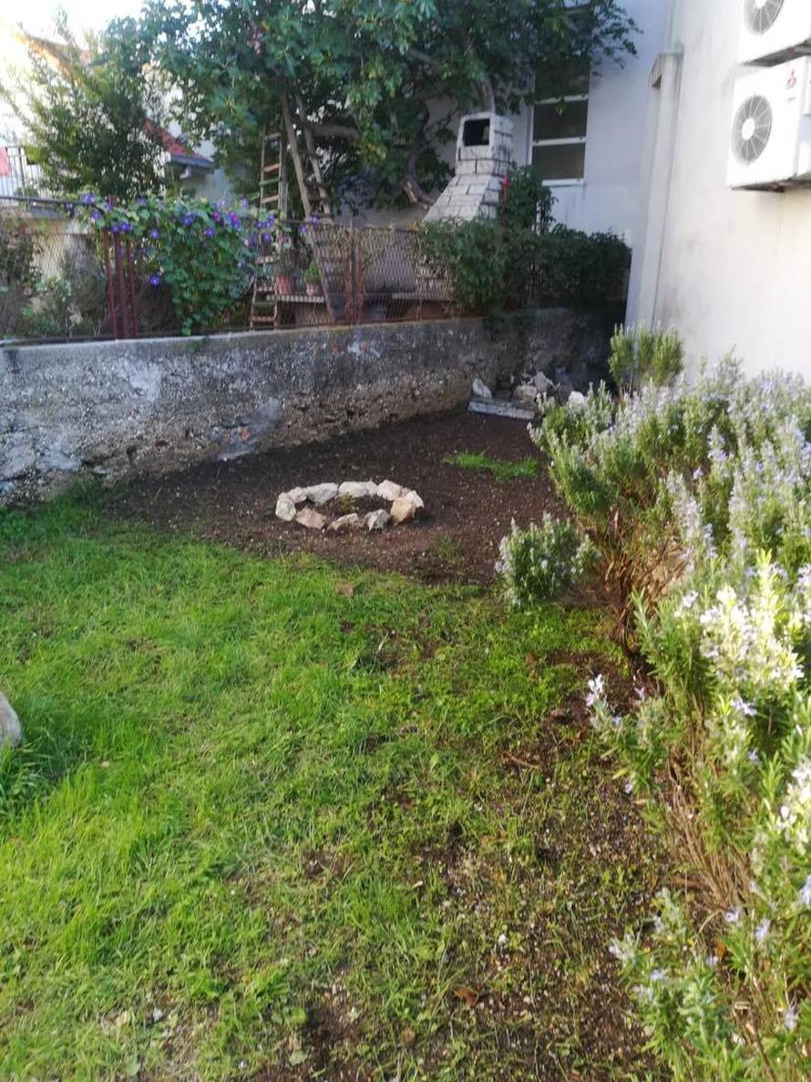 Kipu Majke Božje u Kaštelima odrubili glavu i sve zalili bojom