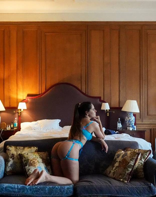 FOTO Olimpijka navukla tangice i bikini i klizala. I to jako brzo...