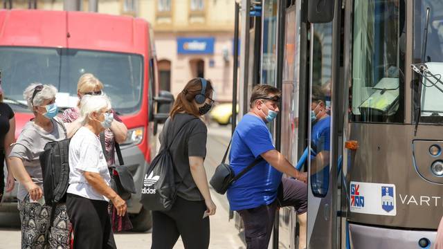 Osijek: Obavezno nošenje zaštitnih maski u javnom prijevozu