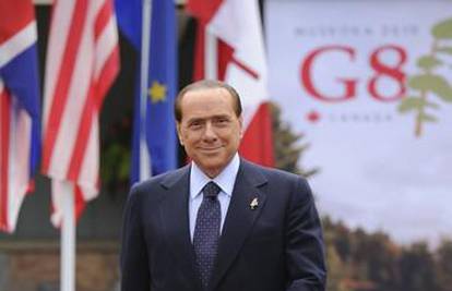 Berlusconi: U vezi sam i nisam plaćao za seks s prostitutkama