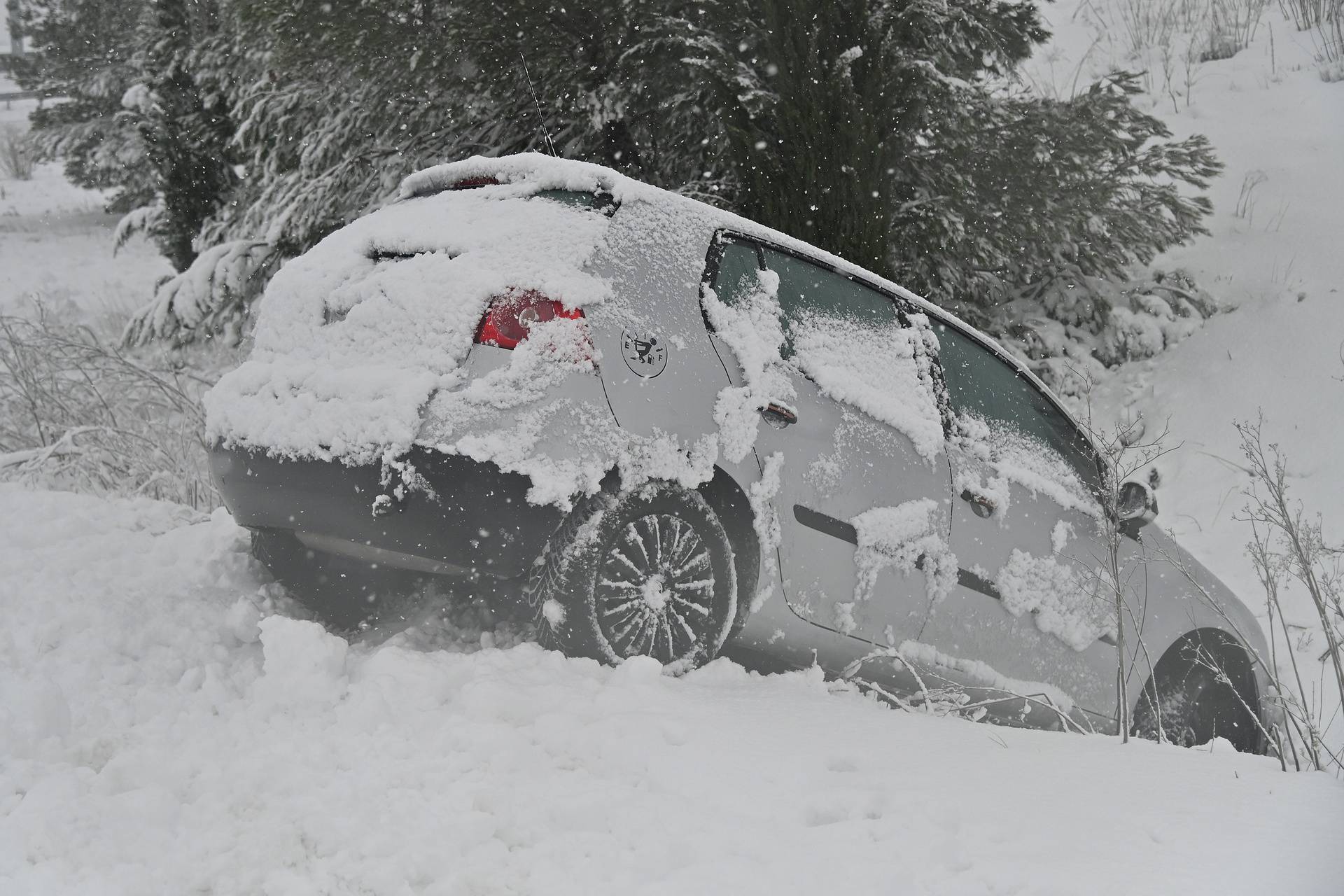 Nanosi snijega na autocesti A1 prema Dubrovniku