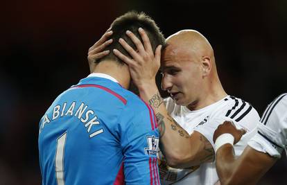 Fabianski je uništio 'topnike': Swansea slavio na Emiratesu