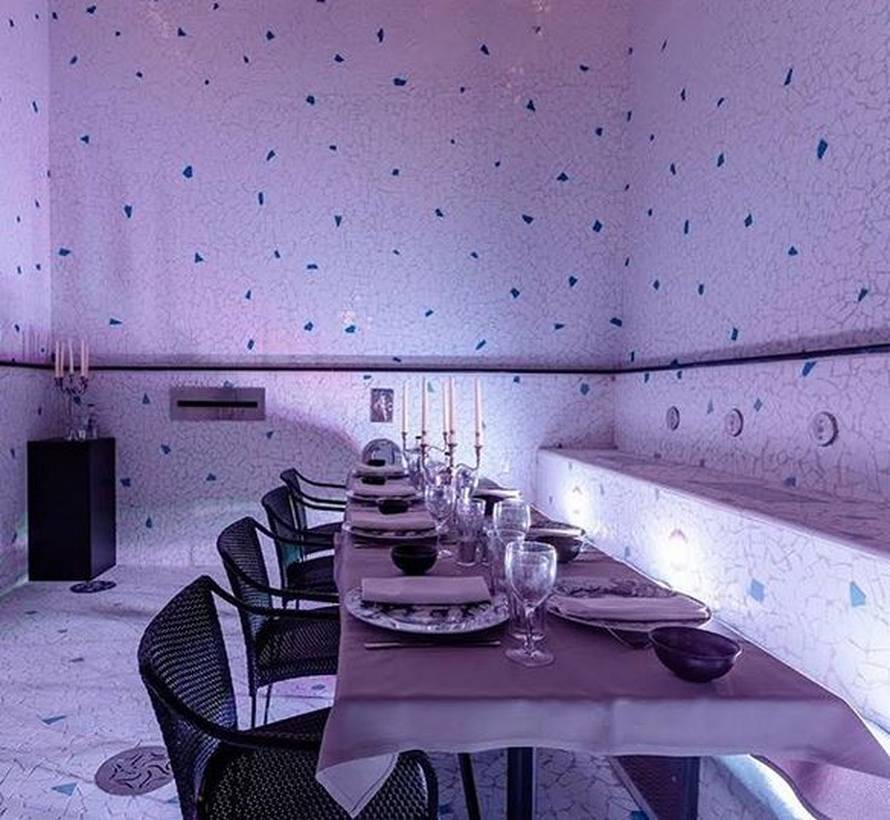 Novo iskustvo: Organizirali su večeru na dnu isušenog bazena