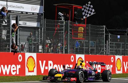 Ricciardo je osvojio Spa nakon kolizije Mercedesova dvojca...