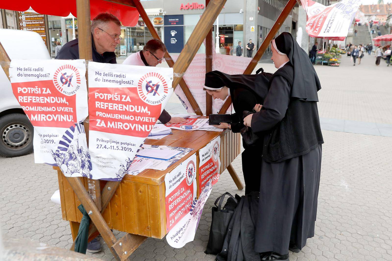 Zagreb: Äasne sestre dali svoj potpis za referendum "67 je previÅ¡e"