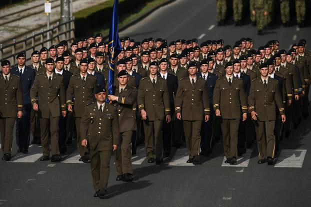 Zagreb: Svečani vojni mimohod u povodu 30 godina VRO Oluja