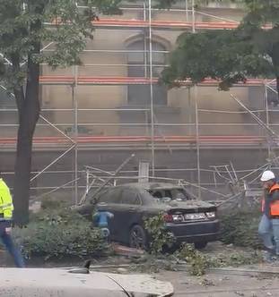 VIDEO Drama u Zagrebu! Urušio se dio zgrade. 'Radnici su trčali, porazbijalo je parkirane aute'