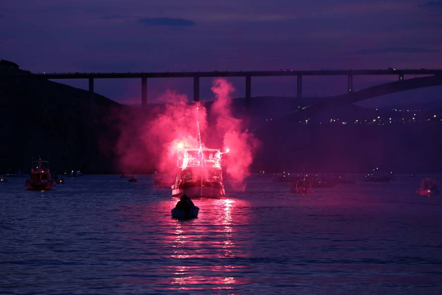 Pogledajte spektakl Armade za Oluju! Obasjali cijeli Krčki most
