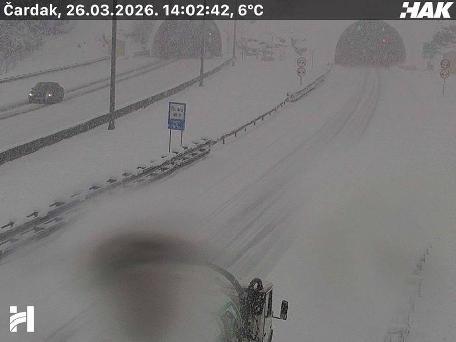 CRVENI METEOALARM Podigli razinu upozorenja za Zagreb! Vjetar ruši stabla po gradu...