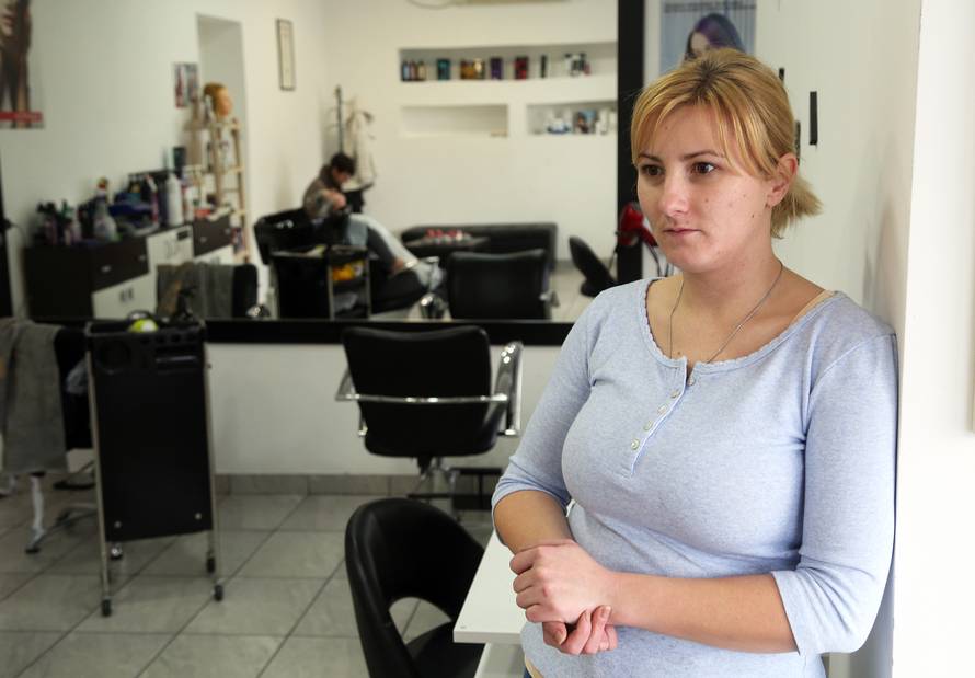 Kakvi ljudi mogu to napraviti?! Mrtvu mačku objesili na vrata