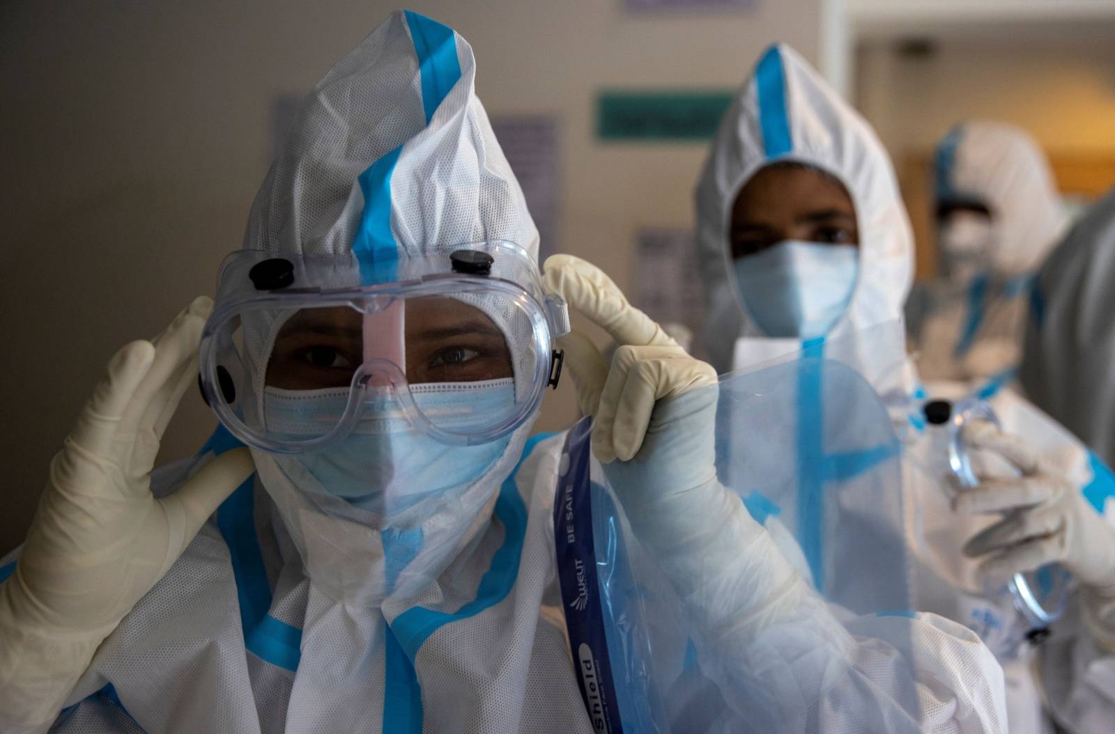 Medical workers treat patients infected with the coronavirus disease (COVID-19) at a hospital in New Delhi