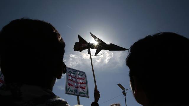 Houthis demonstrate against USA and Israel in Sanaa